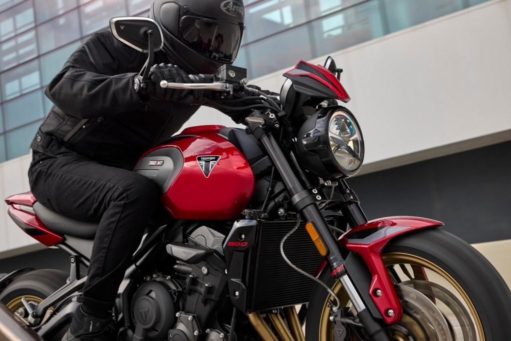 Triumph presenta la nuova roadster Trident 800 a EICMA 2025
